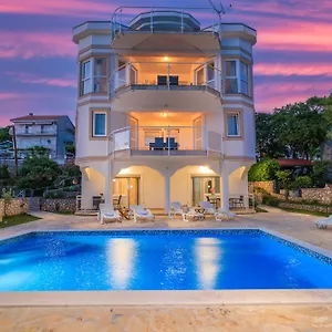 https://apartmani-bella.primorje-gorskikotar.com