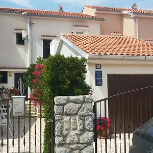 apartment-melina-omisalj.primorje-gorskikotar.com/